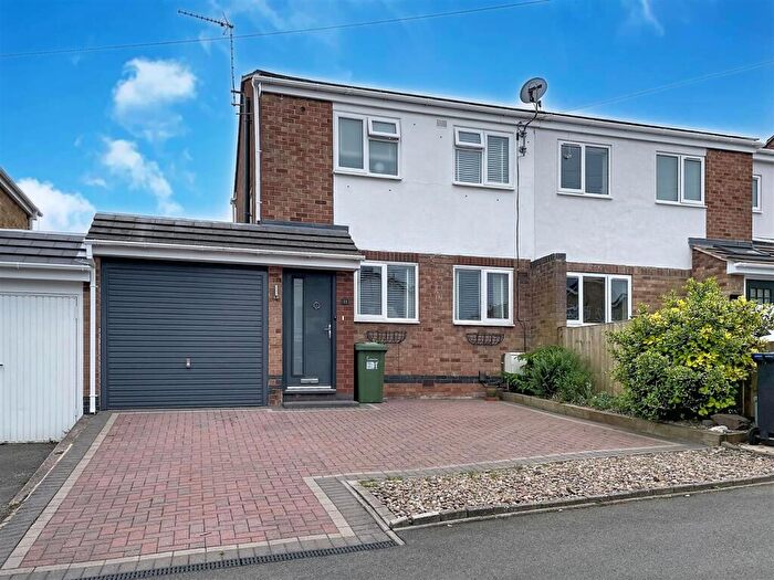 3 Bedroom Semi-Detached House For Sale In Caesar Road, Kenilworth, CV8