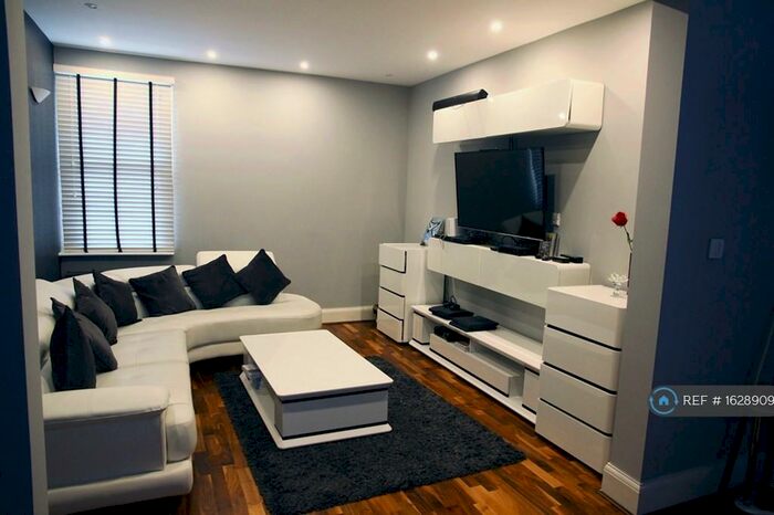 4 Bedroom Semi-Detached House To Rent In Windsor Road, London, N13