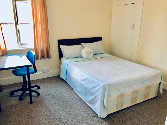 4 Bedroom Terraced House To Rent In Russell Rise, Luton, LU1