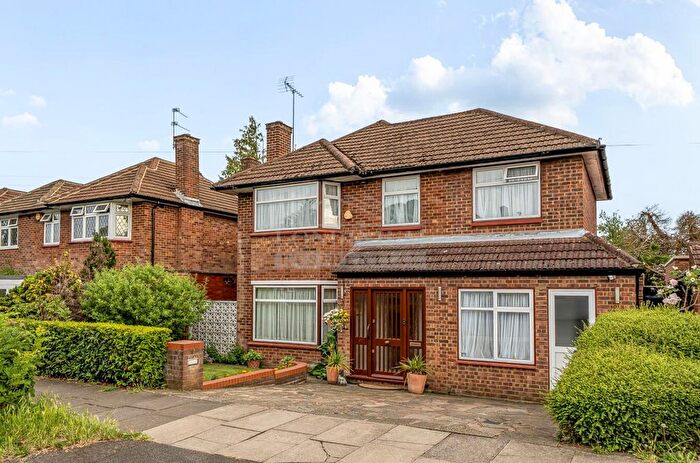 5 Bedroom Detached House For Sale In Hartland Drive, Edgware, HA8