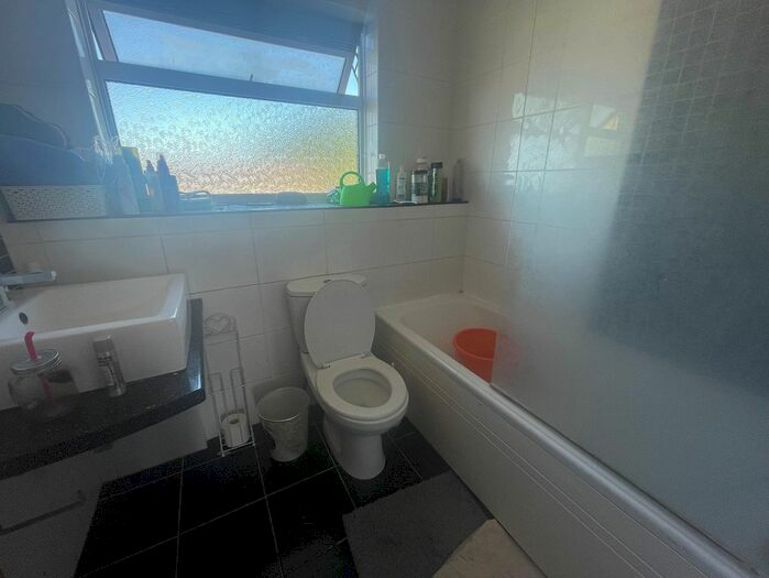 4 Bedroom Property To Rent In Forest Road, Colchester, CO4