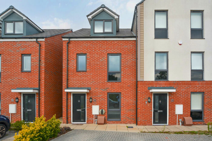 3 Bedroom Town House To Rent In Maris Lane, Aylestone, Leicester, LE2