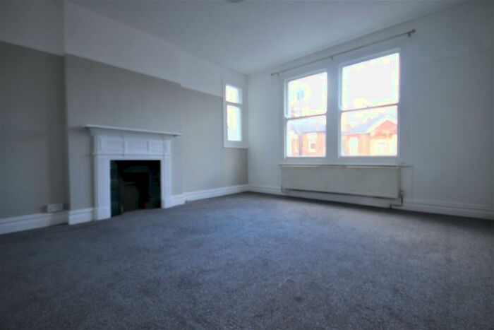 2 Bedroom Flat To Rent In Eastwood Road, London, E18