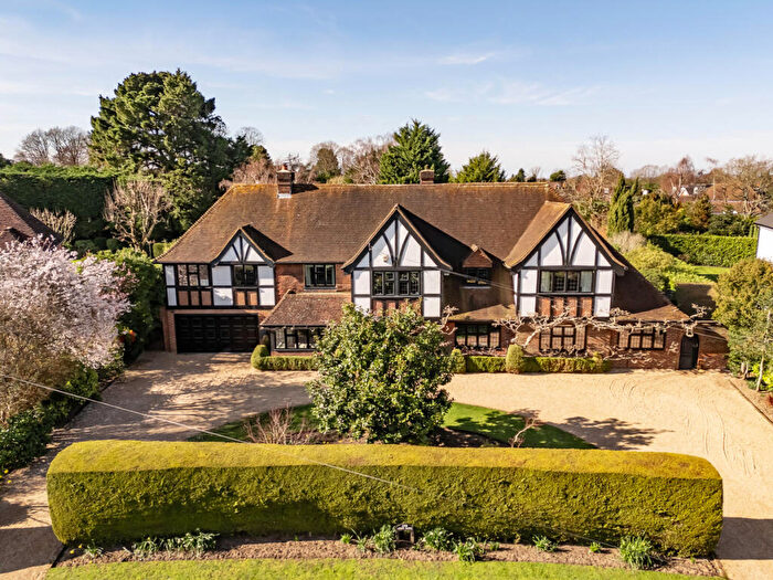 6 Bedroom Detached House For Sale In Silverdale Avenue, Walton-on-thames, KT12