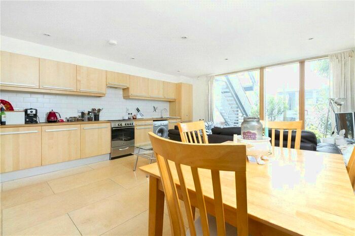 2 Bedroom Flat To Rent In Palfrey Place, London, SW8