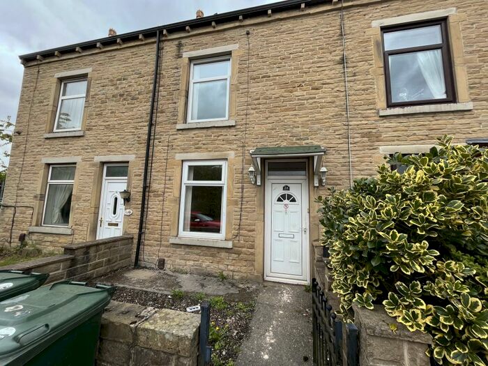 3 Bedroom House To Rent In Dawson Mount, Bradford, BD4