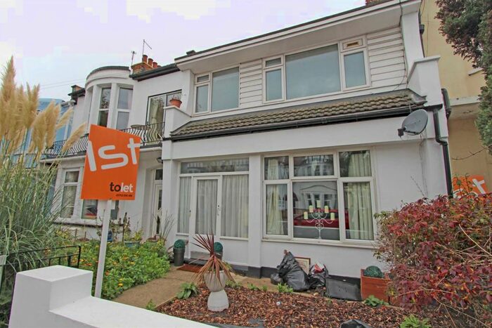 2 Bedroom Flat To Rent In Victoria Road, Southend On Sea, SS1