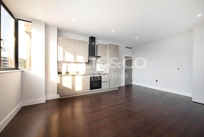 2 Bedroom Apartment To Rent In High Road, Whetstone, N20