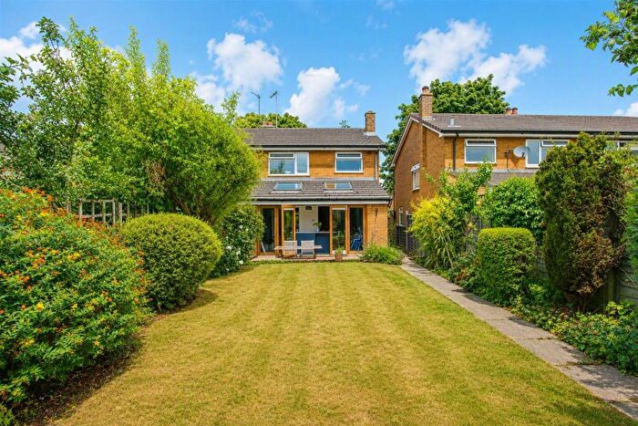3 Bedroom Semi-Detached House For Sale In Beech Walk, Tring, HP23