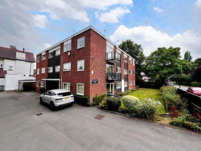 2 Bedroom Flat To Rent In Brentwood Court, North Parade, Leeds, West Yorkshire, LS16