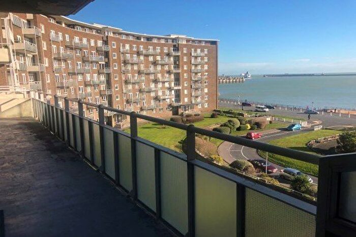 3 Bedroom Flat To Rent In The Gateway, Dover, CT16