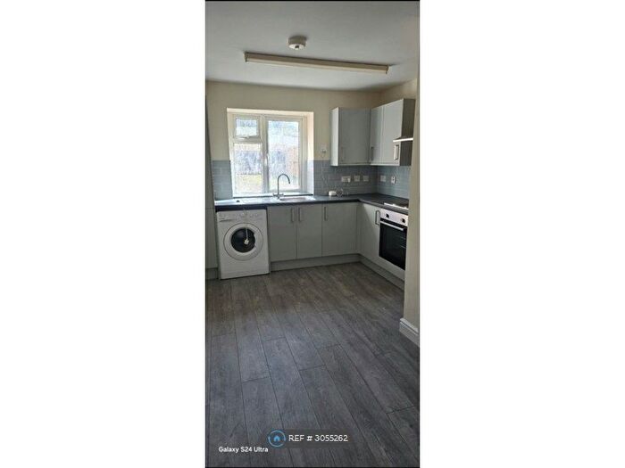 1 Bedroom Flat To Rent In Gladstone St, Newport, NP11