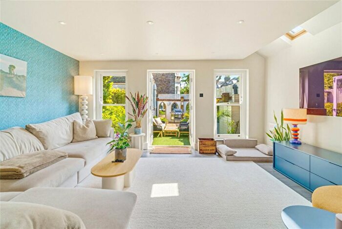 2 Bedroom Apartment For Sale In Broomwood Road, SW11