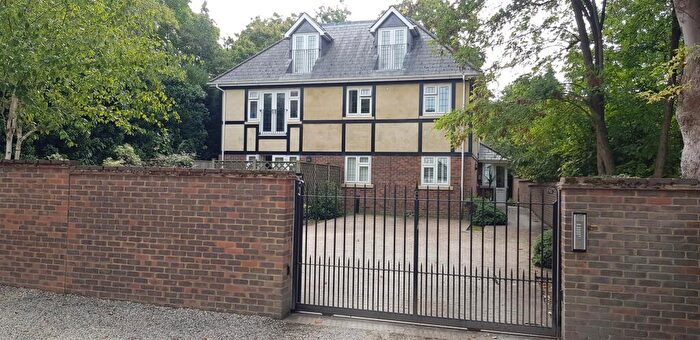 2 Bedroom Flat To Rent In Cedar Road, SM2