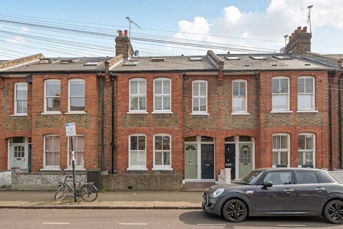 2 Bedroom Flat For Sale In Emu Road, Battersea, London, SW8