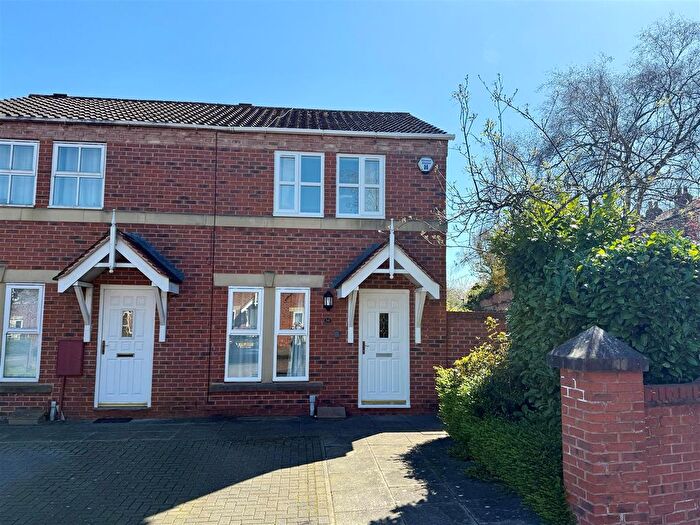 2 Bedroom Terraced House For Sale In St. Pauls Mews, York, YO24