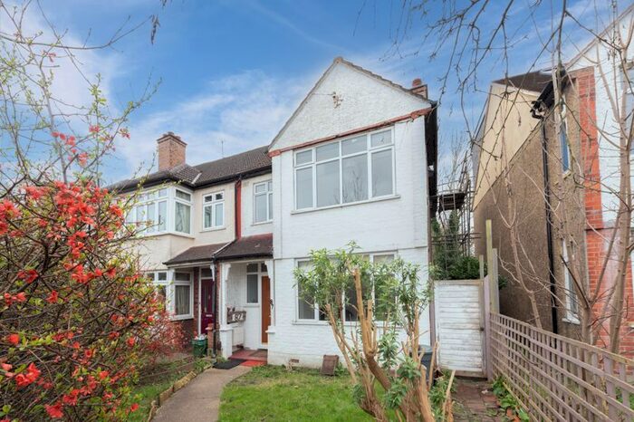3 Bedroom End Of Terrace House To Rent In Queen Anne Avenue, Bromley, BR2