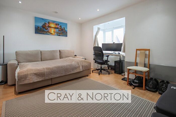 Flat For Sale In Coe Avenue, Woodside, SE25