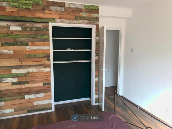 2 Bedroom Flat To Rent In Collinson Street, London, SE1