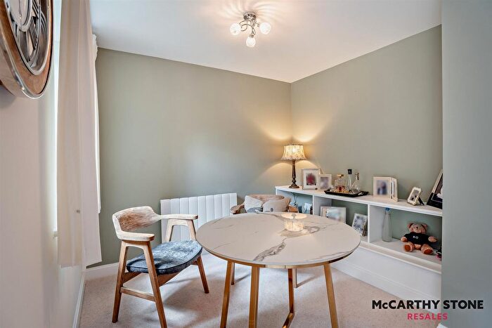 2 Bedroom Flat For Sale In Shackleton Place, Devizes, Wiltshire, SN10
