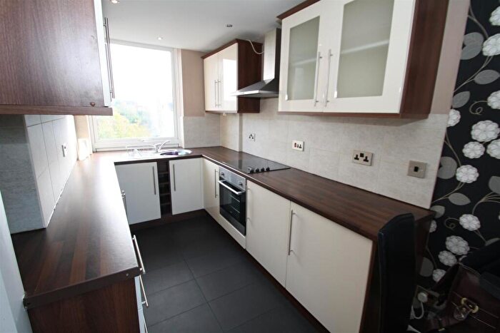 2 Bedroom Apartment To Rent In Chalkwell Avenue, Westcliff-On-Sea, SS0