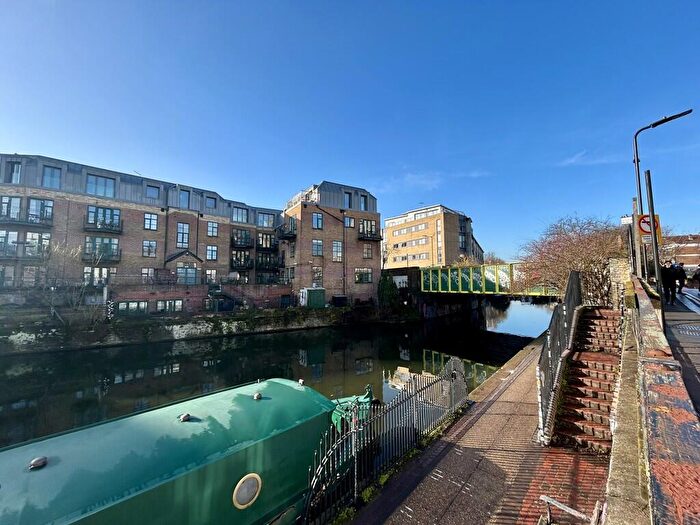 2 Bedroom Apartment For Sale In Wharf Place, London, E2