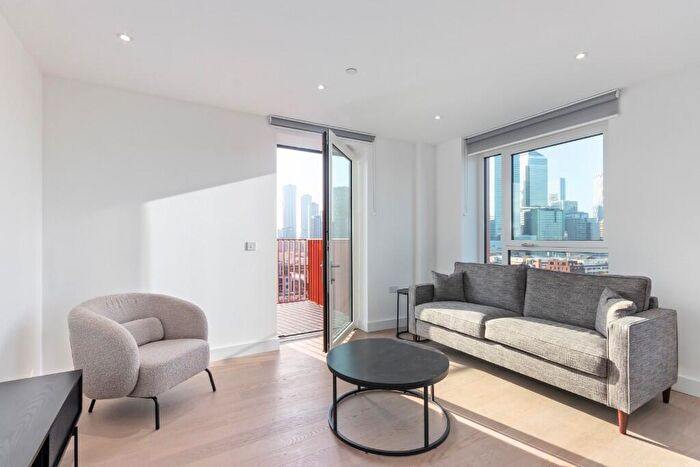 3 Bedroom Apartment To Rent In Quest House, Escapade Place, London, E14