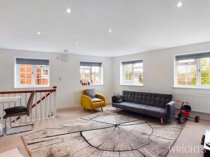 2 Bedroom Maisonette For Sale In High Street, Welwyn, AL6