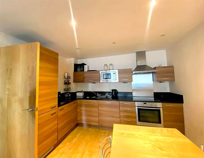 2 Bedroom Flat For Sale In Merchants Place, Reading, RG1
