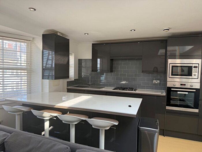 2 Bedroom Flat To Rent In Lower Rock Gardens, Brighton, BN2