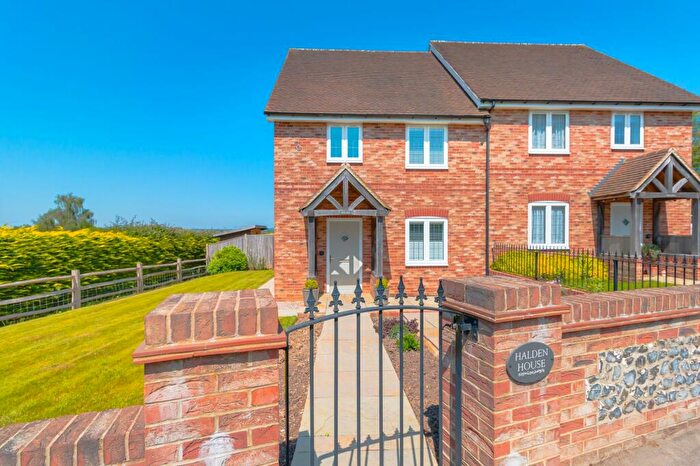 4 Bedroom Semi-Detached House For Sale In Gardner Street, Herstmonceux, BN27