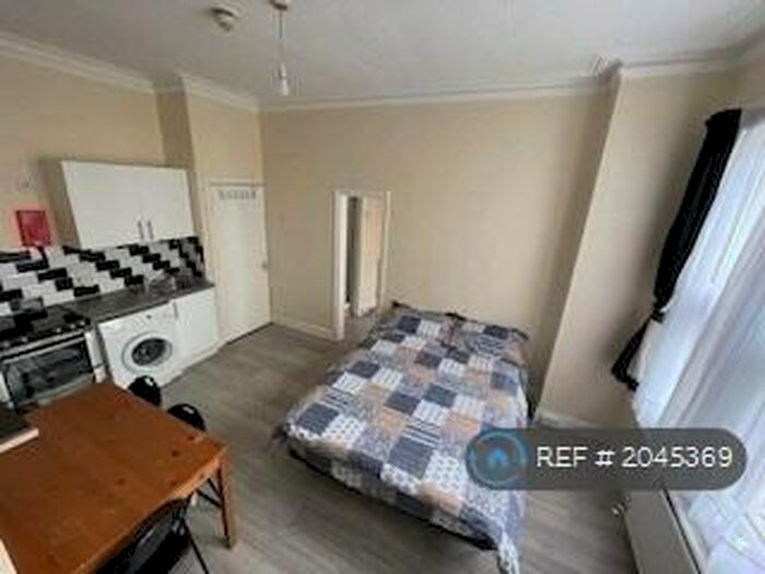 Studio To Rent In Belmont Road, London, N15