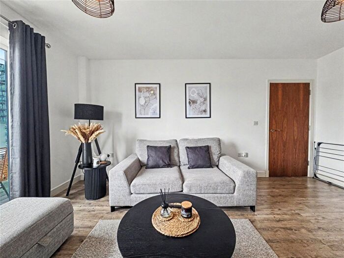 1 Bedroom Flat For Sale In Pearl Lane, Gillingham, Kent, ME7