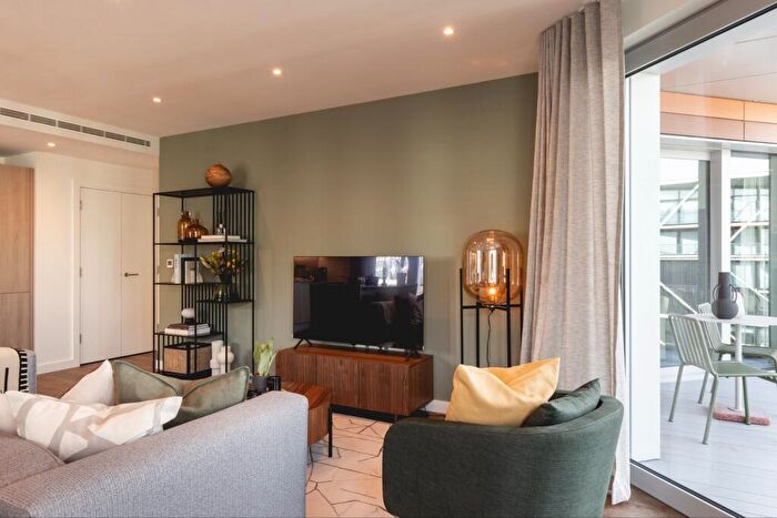 3 Bedroom Flat To Rent In Bloom West, Nine Elms Ln, Nine Elms, London, SW11