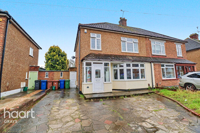 3 Bedroom Semi-Detached House For Sale In Leasway, Stifford Clays, RM16