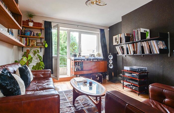 1 Bedroom Flat To Rent In Somerford Grove Estate, London, N16