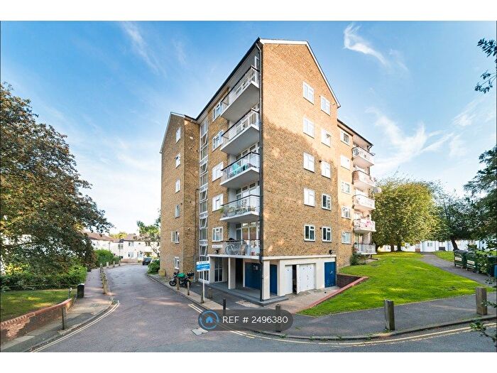 2 Bedroom Flat To Rent In Eliot Bank, London, SE23
