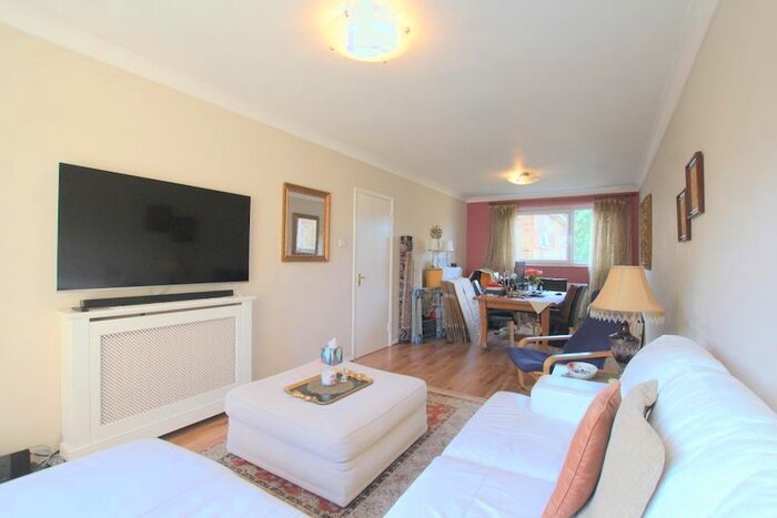 2 Bedroom Flat To Rent In Albert Drive, London, SW19