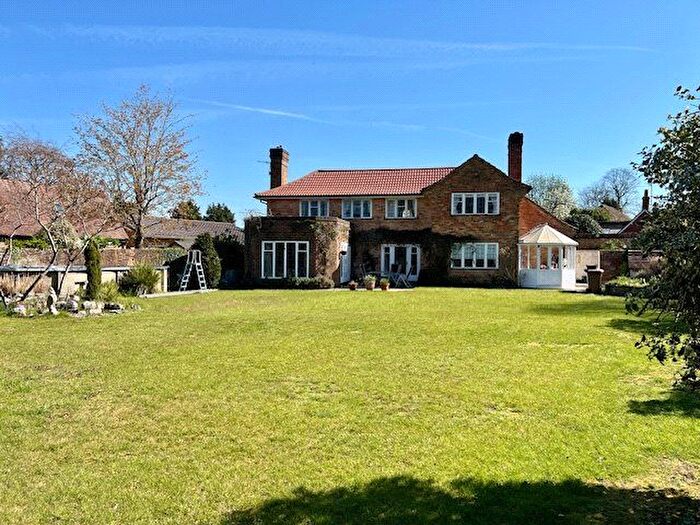 4 Bedroom Detached House For Sale In Shalford, Guildford, Surrey, GU4