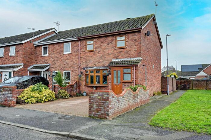 3 Bedroom End Of Terrace House For Sale In Parkland Drive, Bradwell, Great Yarmouth, NR31