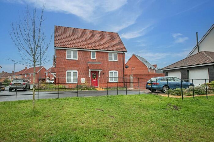 3 Bedroom Semi-Detached House For Sale In Woodford Walk, Alresford, Colchester, CO7