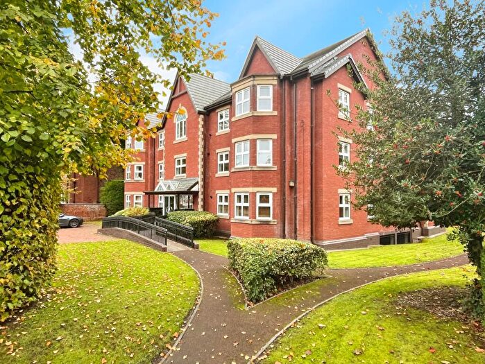 2 Bedroom Flat For Sale In Barlow Moor Road, Didsbury, Manchester, M20