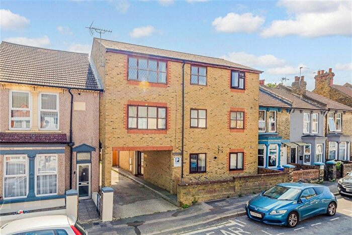 1 Bedroom Flat For Sale In Beresford Road, Upper Gillingham, Kent, ME7