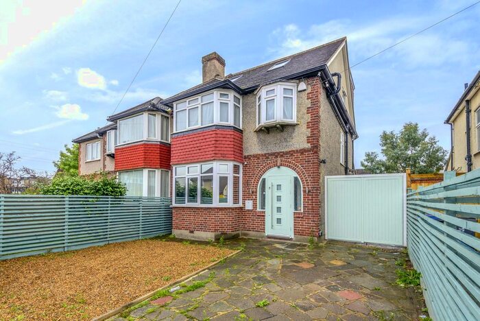 4 Bedroom Semi-Detached House To Rent In Gainsborough Road, New Malden, Surrey, KT3