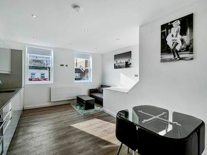 2 Bedroom Flat To Rent In Bethnal Green Road, Bethnal Green, E2