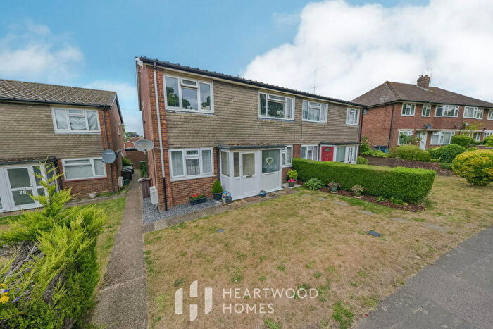 2 Bedroom Maisonette For Sale In St. Annes Road, London Colney, St. Albans, AL2