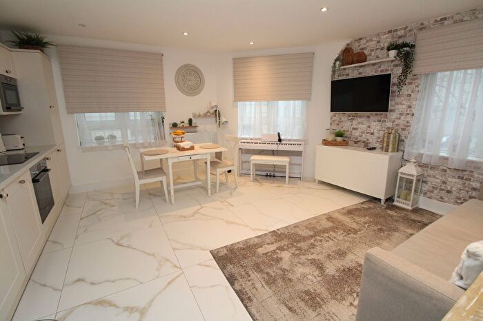 2 Bedroom Flat To Rent In Pepys Street, London, EC3N