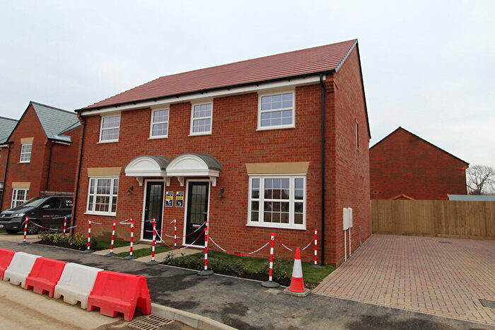 3 Bedroom Semi-Detached House To Rent In Larkfields, Waterlooville, PO7