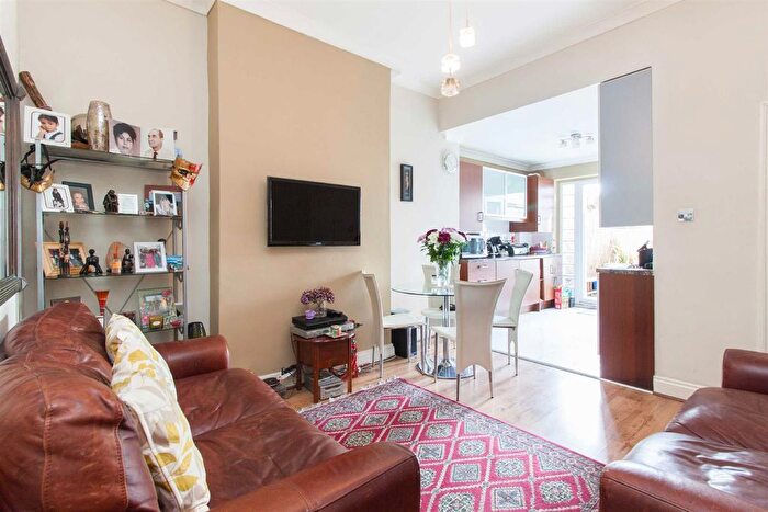 1 Bedroom Flat To Rent In The Vale, London, W3