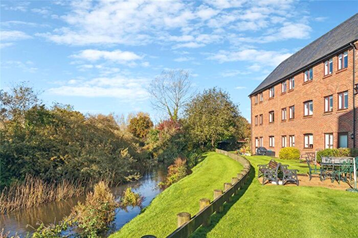 2 Bedroom Flat For Sale In Silk Lane, Twyford, Reading, Berkshire, RG10